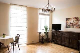 Апартаменты Tourist welcoming Old town apartment with a balcony Клайпеда Апартаменты с 2 спальнями-19