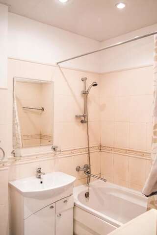 Апартаменты Tourist welcoming Old town apartment with a balcony Клайпеда Апартаменты с 2 спальнями-24
