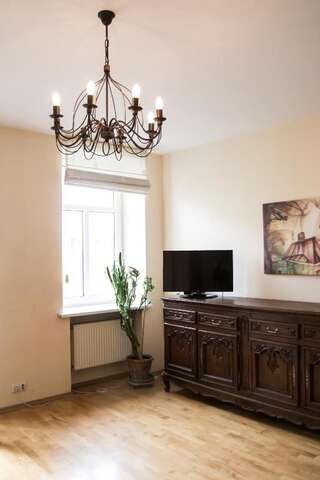 Апартаменты Tourist welcoming Old town apartment with a balcony Клайпеда Апартаменты с 2 спальнями-33