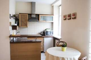 Апартаменты Tourist welcoming Old town apartment with a balcony Клайпеда Апартаменты с 2 спальнями-4